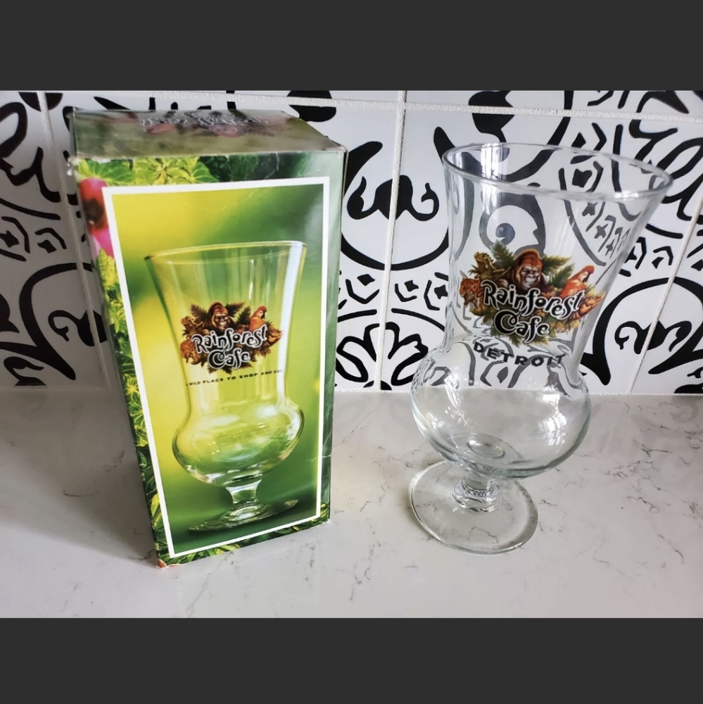 Rainforest Cafe Detroit Souvenir Hurricane Glass box included